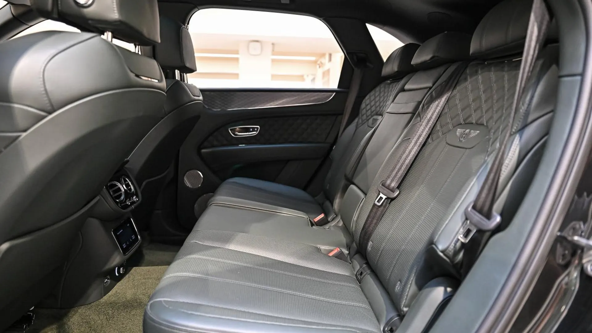 Bentley Bentayga — photo 20