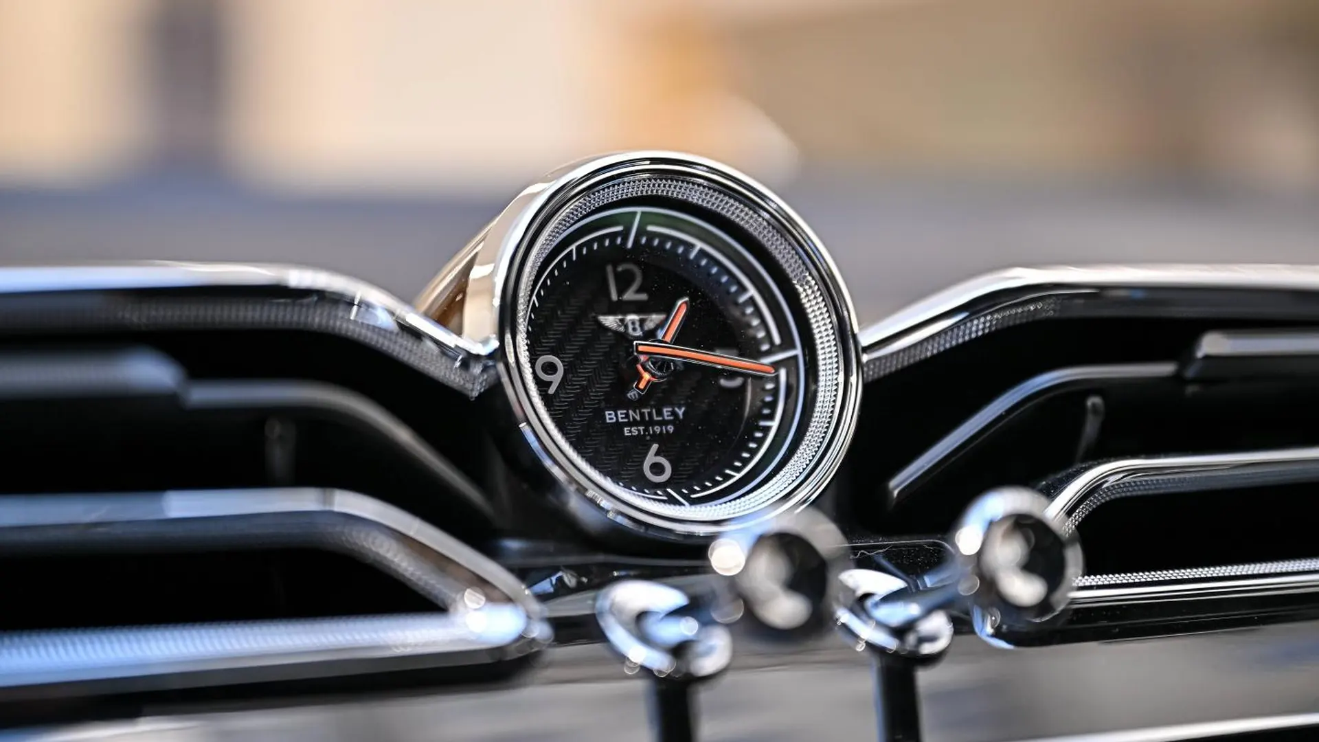 Bentley Bentayga — photo 38
