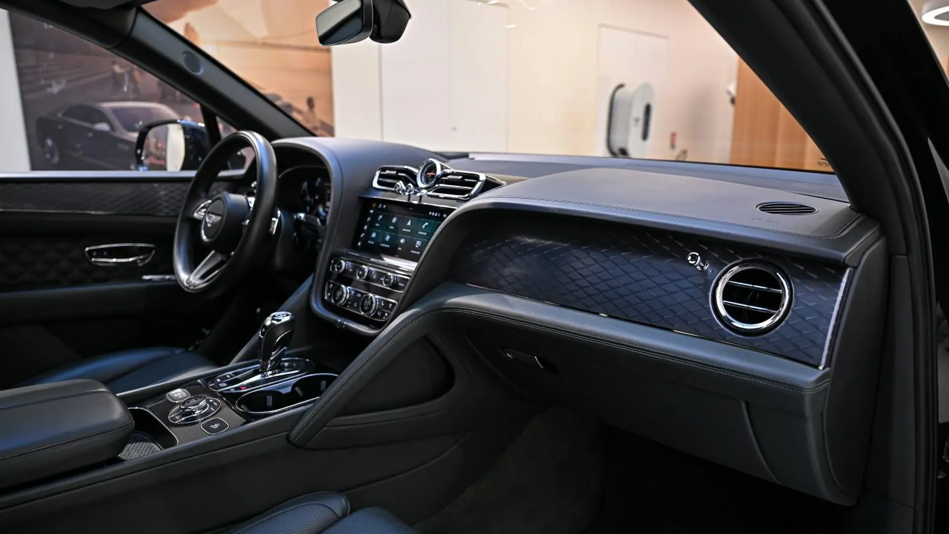 Bentley Bentayga — photo 9