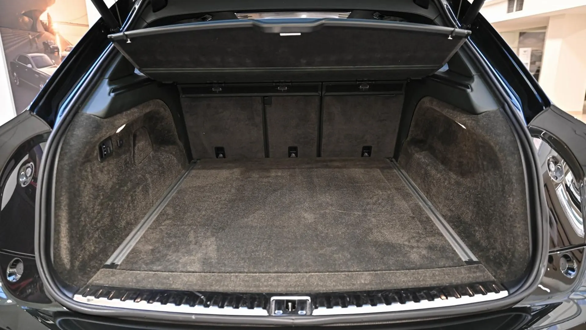 Bentley Bentayga — photo 11