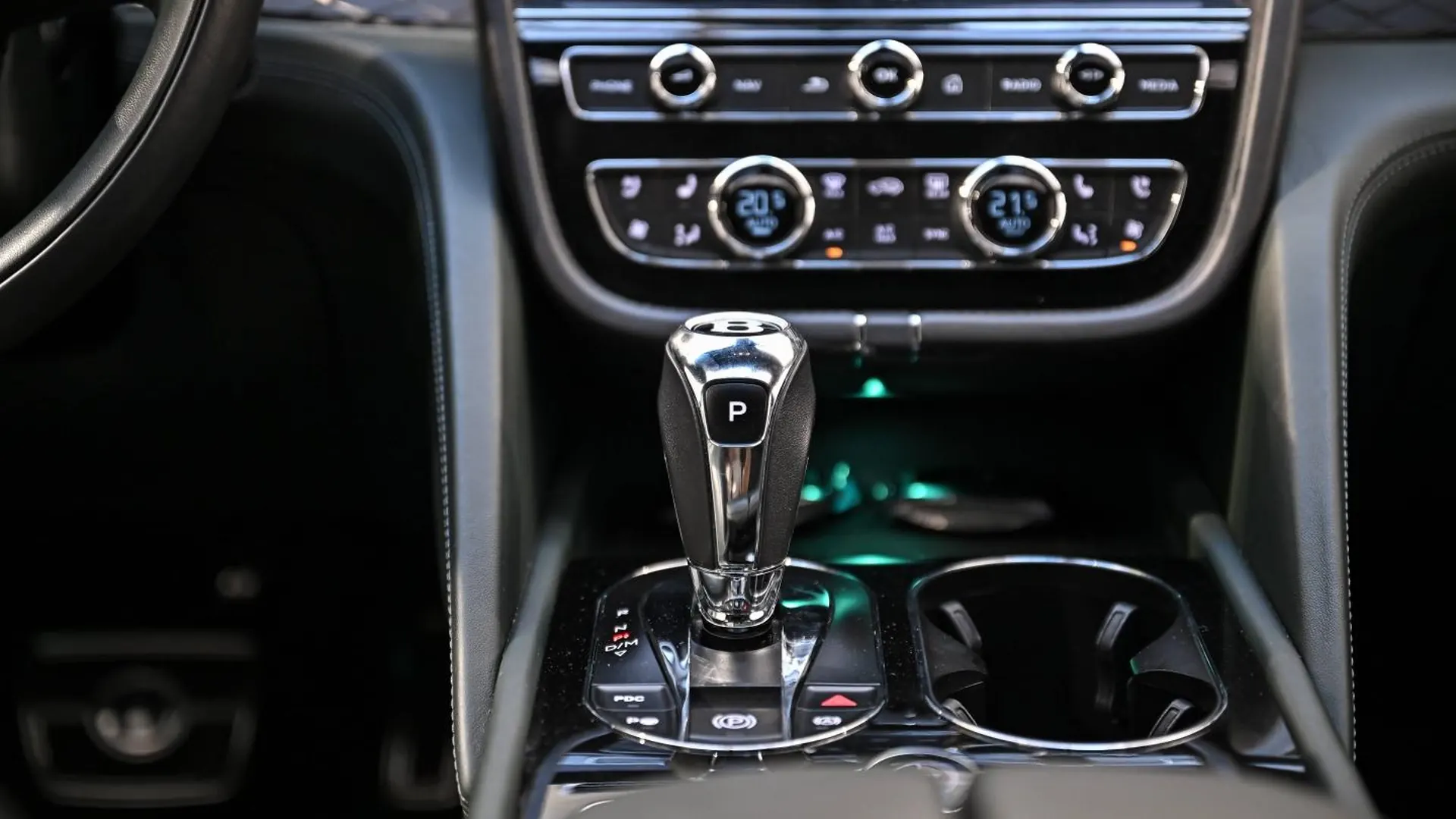 Bentley Bentayga — photo 24