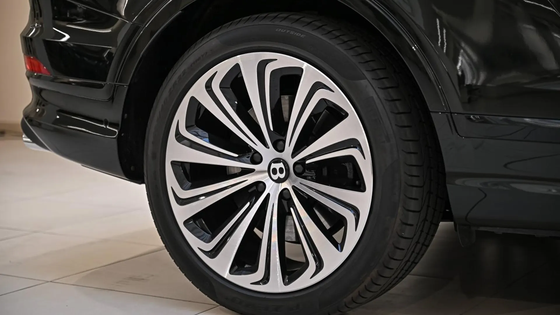 Bentley Bentayga — photo 6