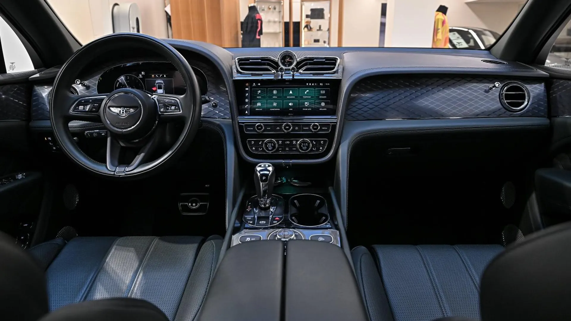 Bentley Bentayga — photo 22
