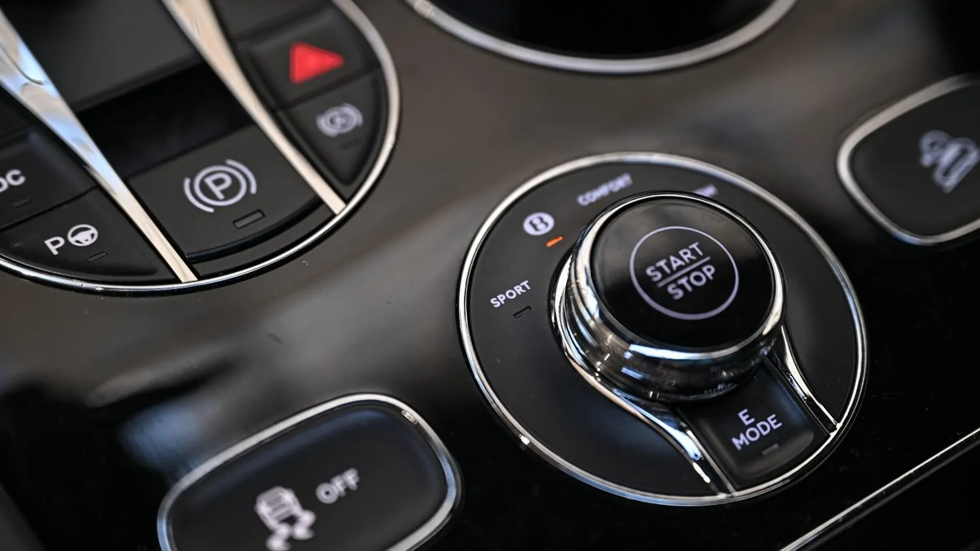 Bentley Bentayga — photo 37