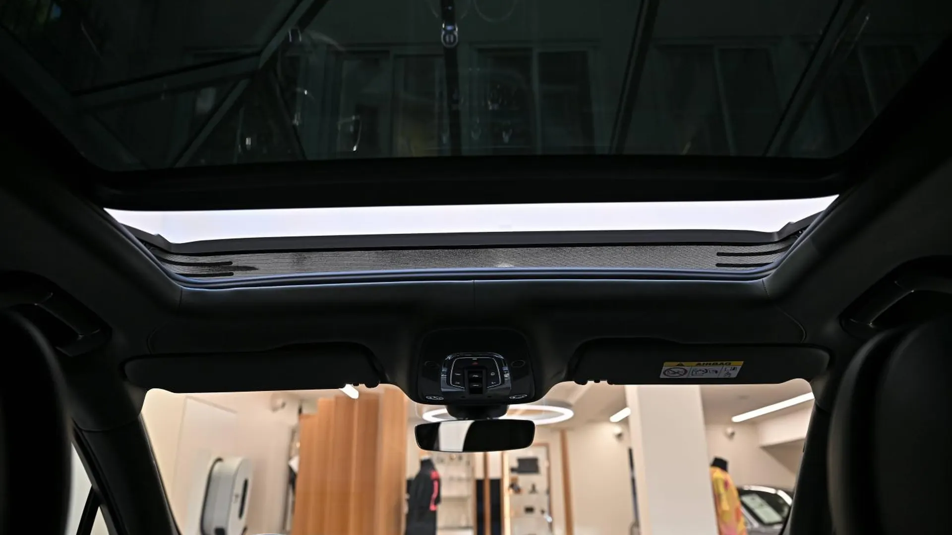 Bentley Bentayga — photo 21