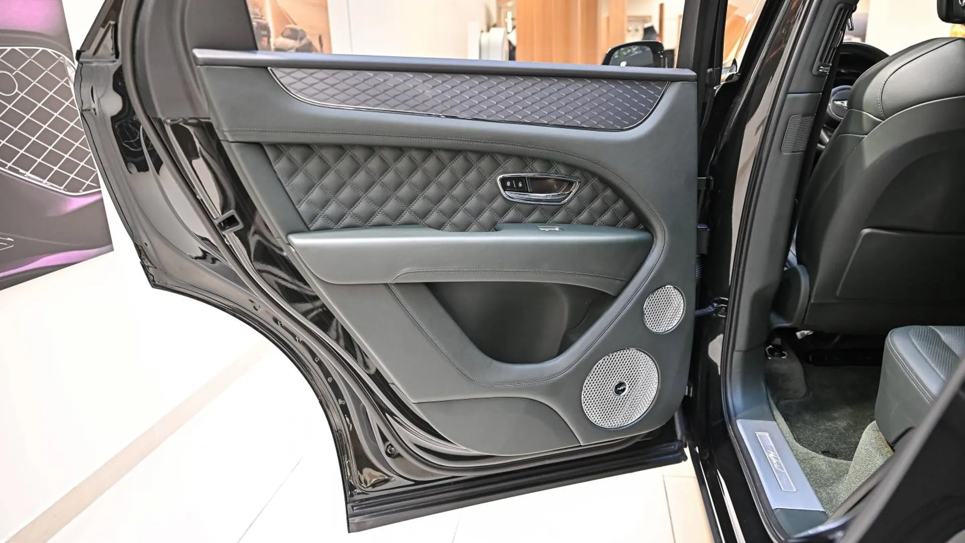 Bentley Bentayga — photo 19