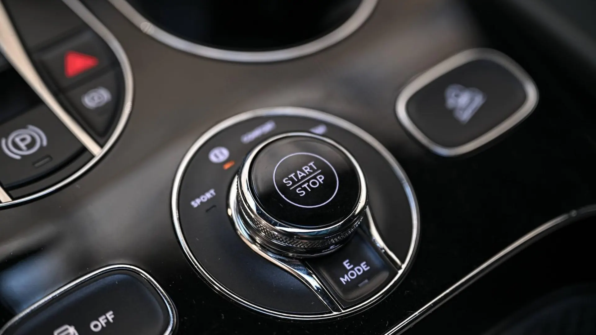 Bentley Bentayga — photo 36