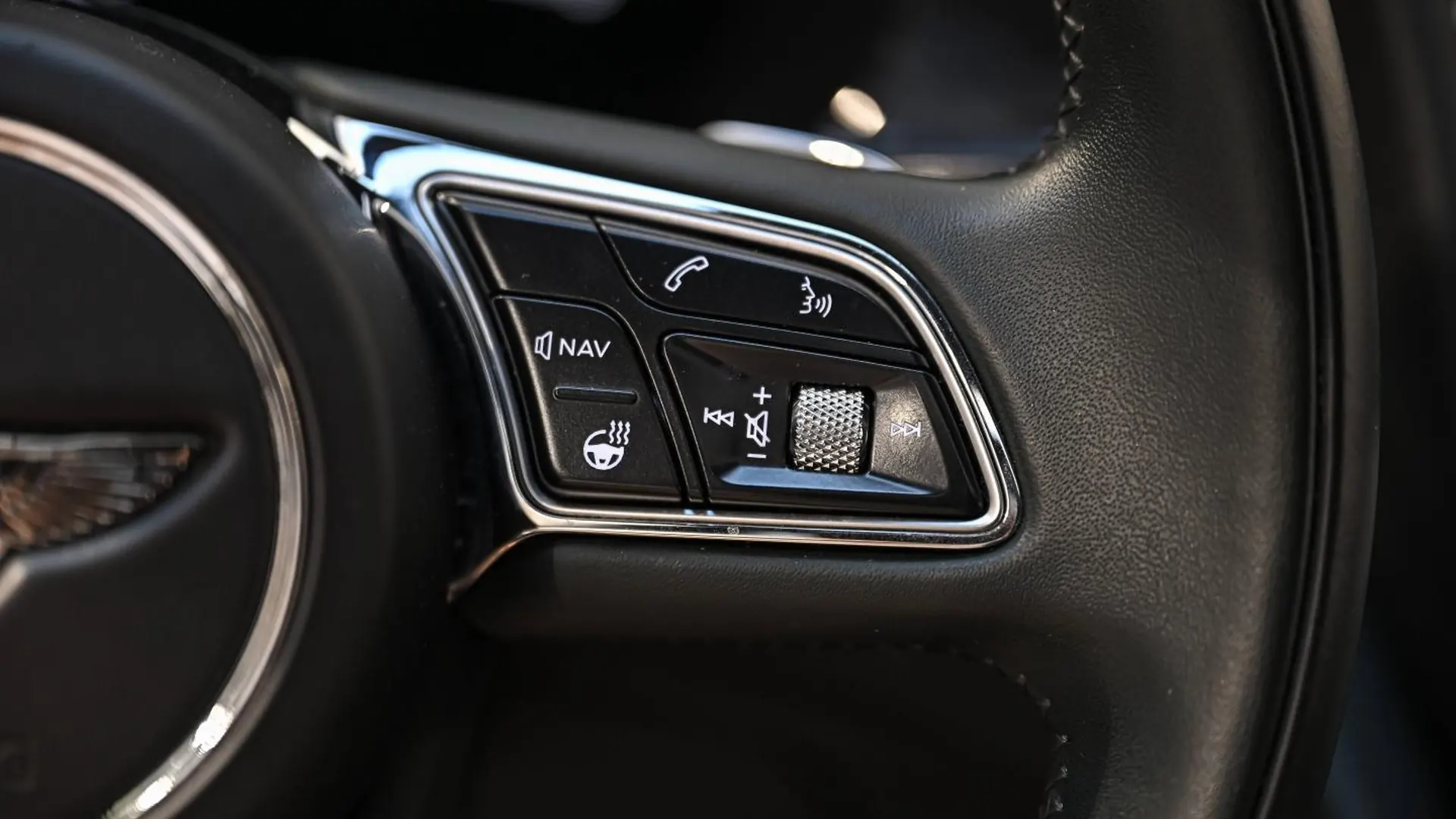 Bentley Bentayga — photo 30