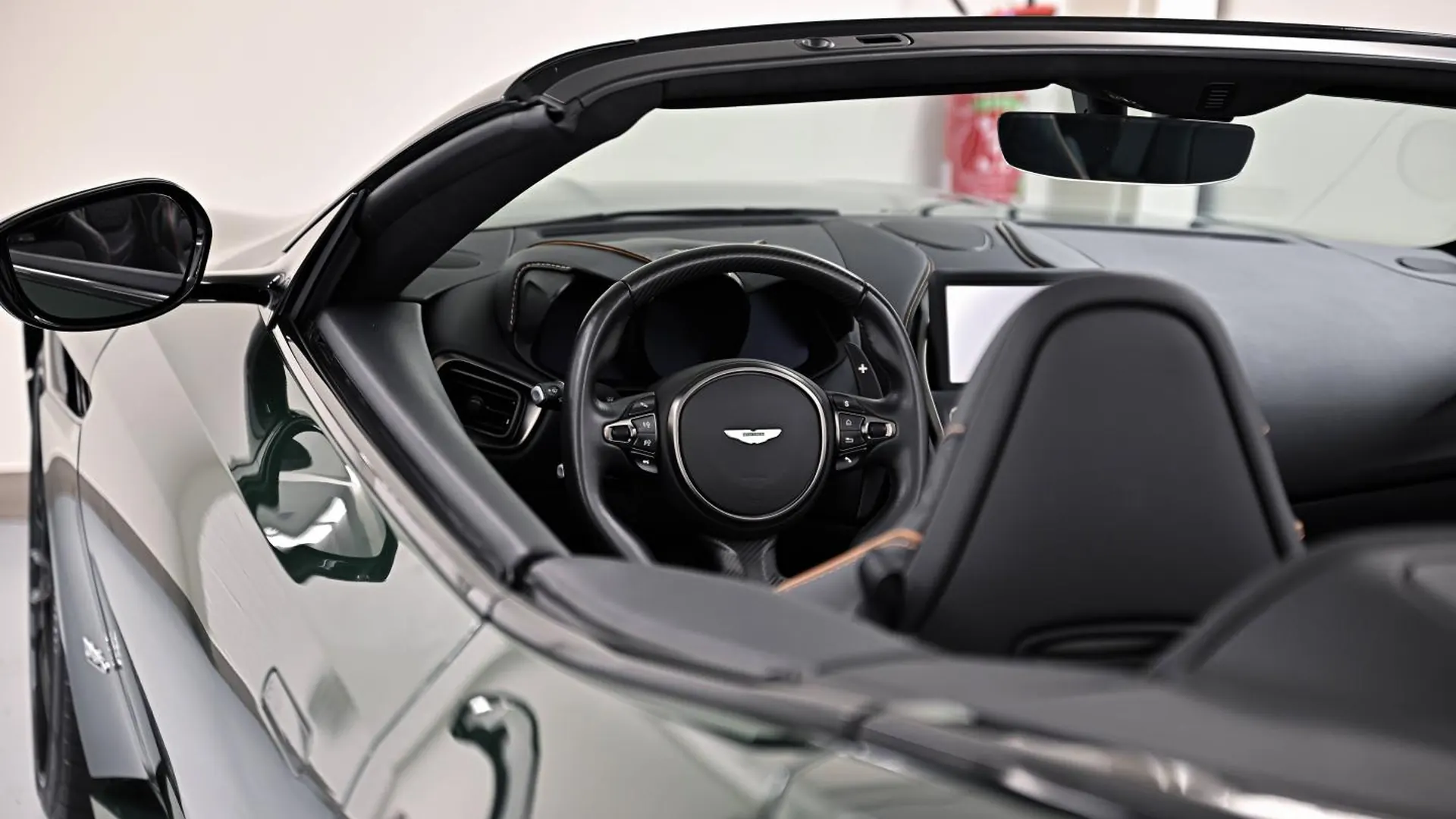 Aston Martin DBS — photo 15