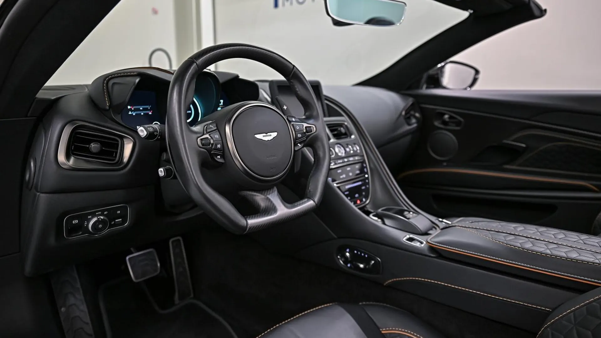 Aston Martin DBS — photo 18