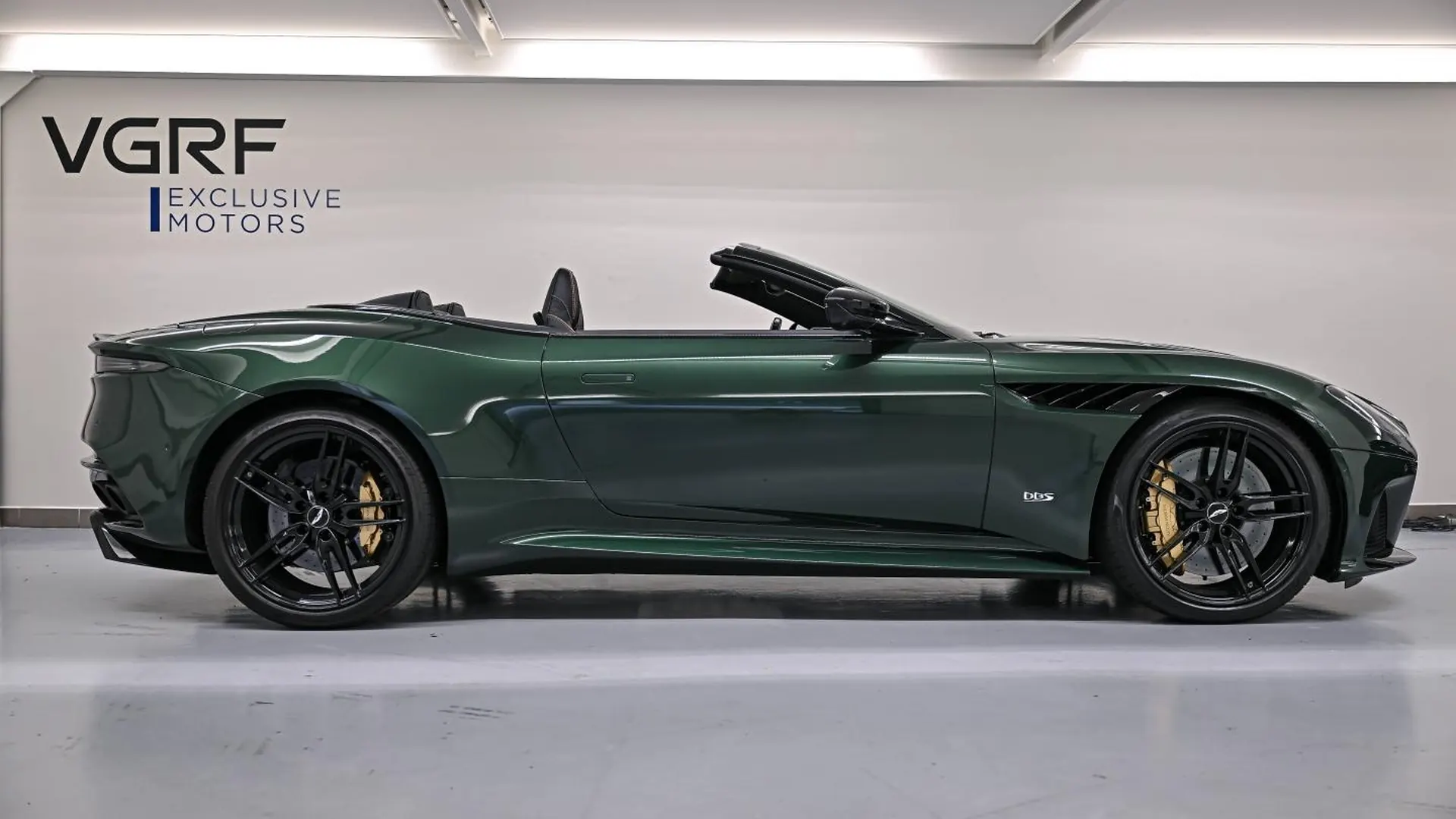 Aston Martin DBS — photo 11