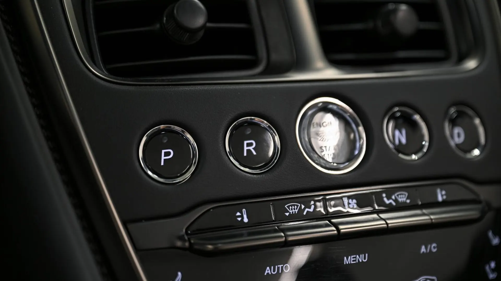 Aston Martin DBS — photo 31