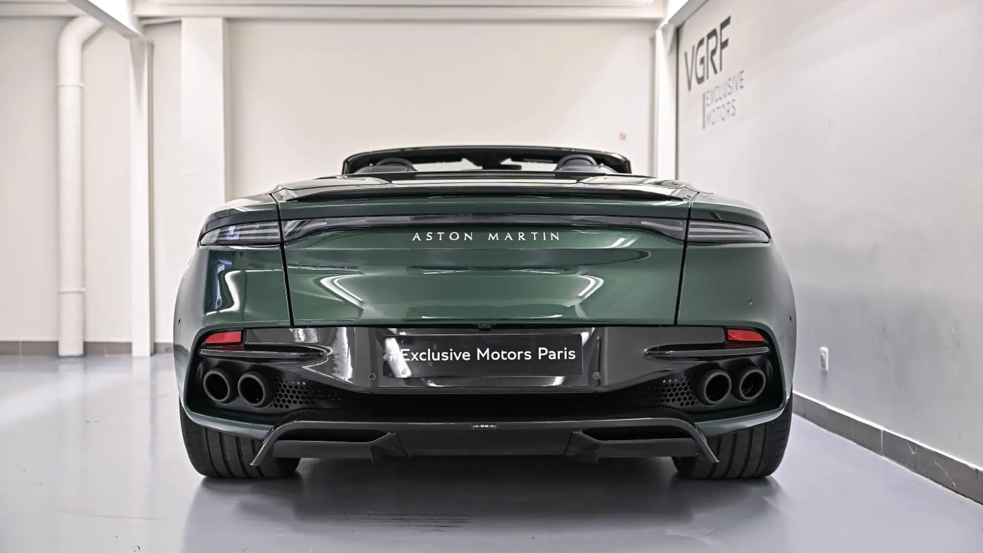 Aston Martin DBS — photo 12