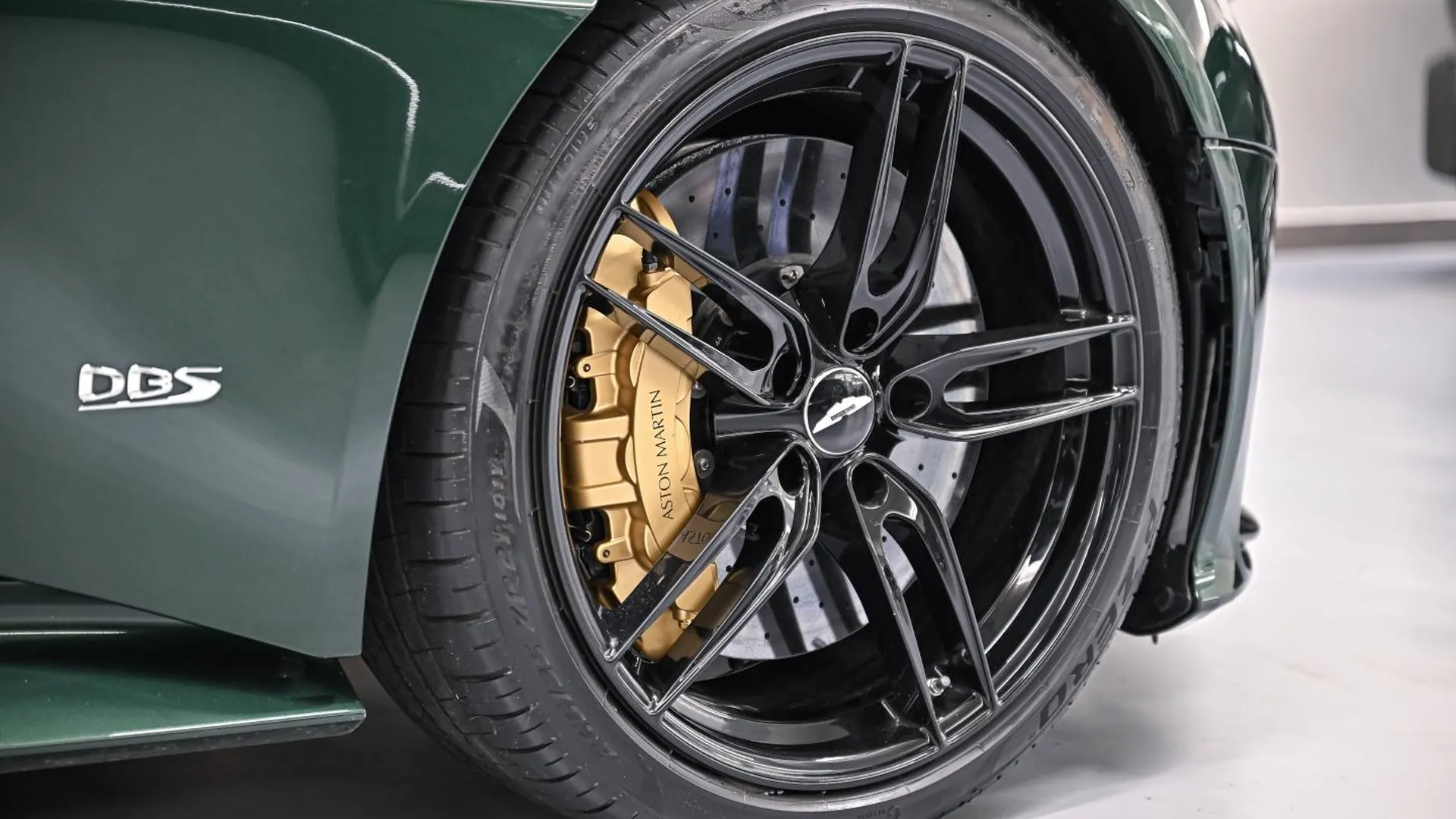 Aston Martin DBS — photo 6