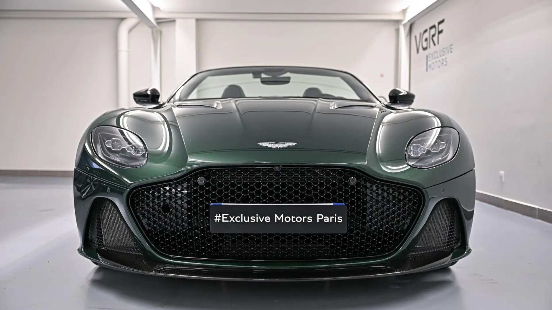 Aston Martin DBS — photo 2