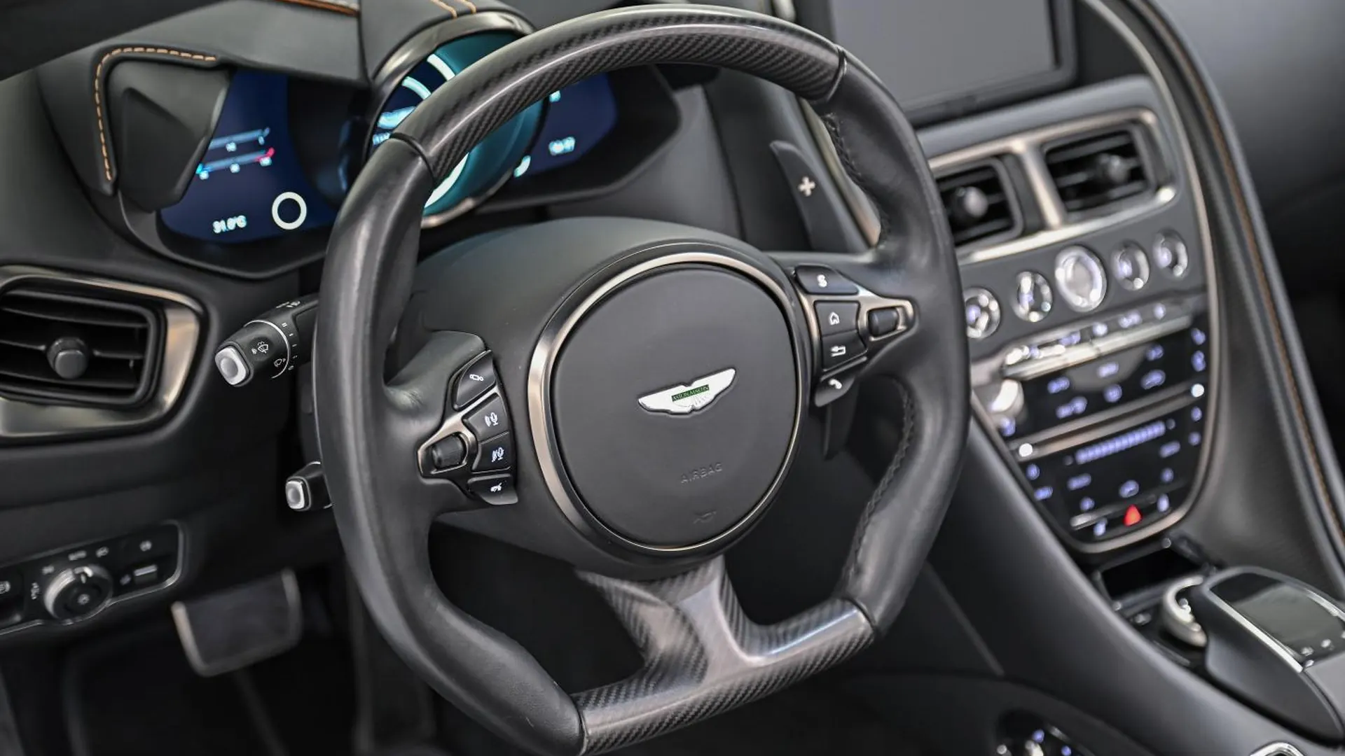 Aston Martin DBS — photo 22