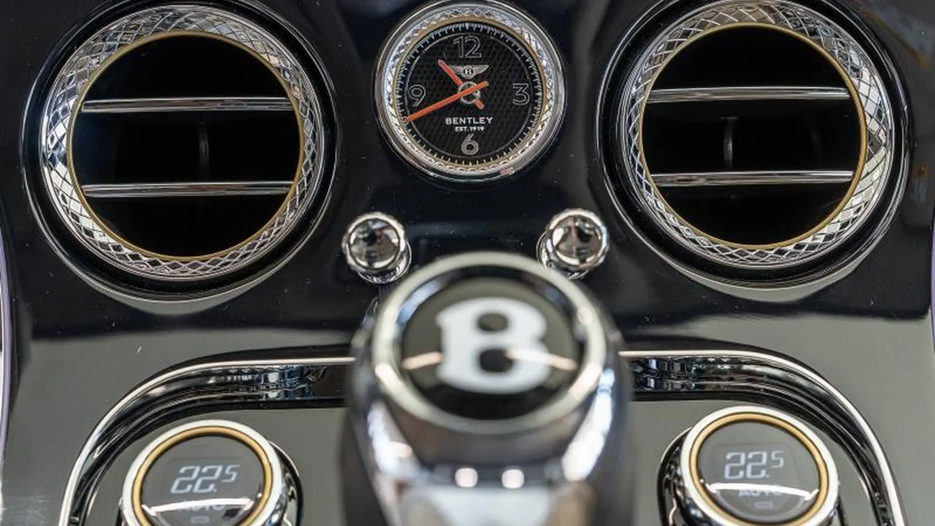 Bentley Continental — photo 32