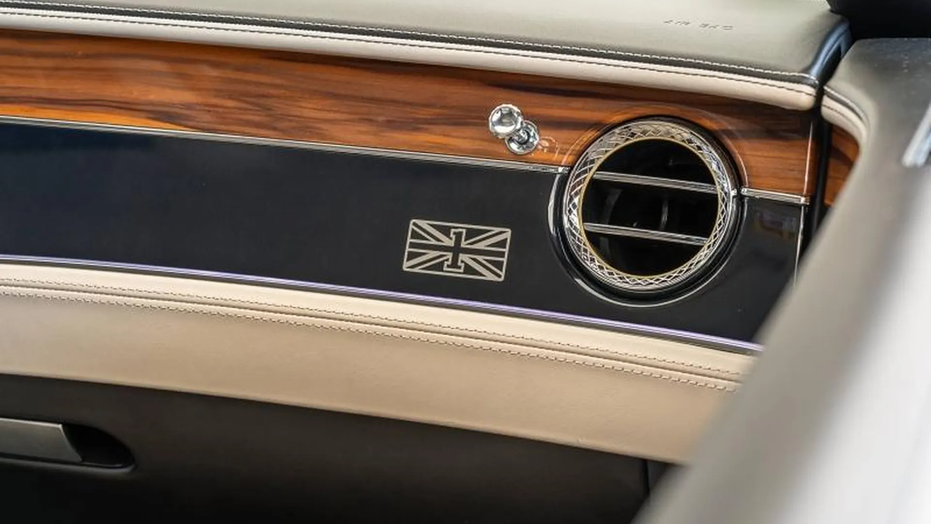 Bentley Continental — photo 24
