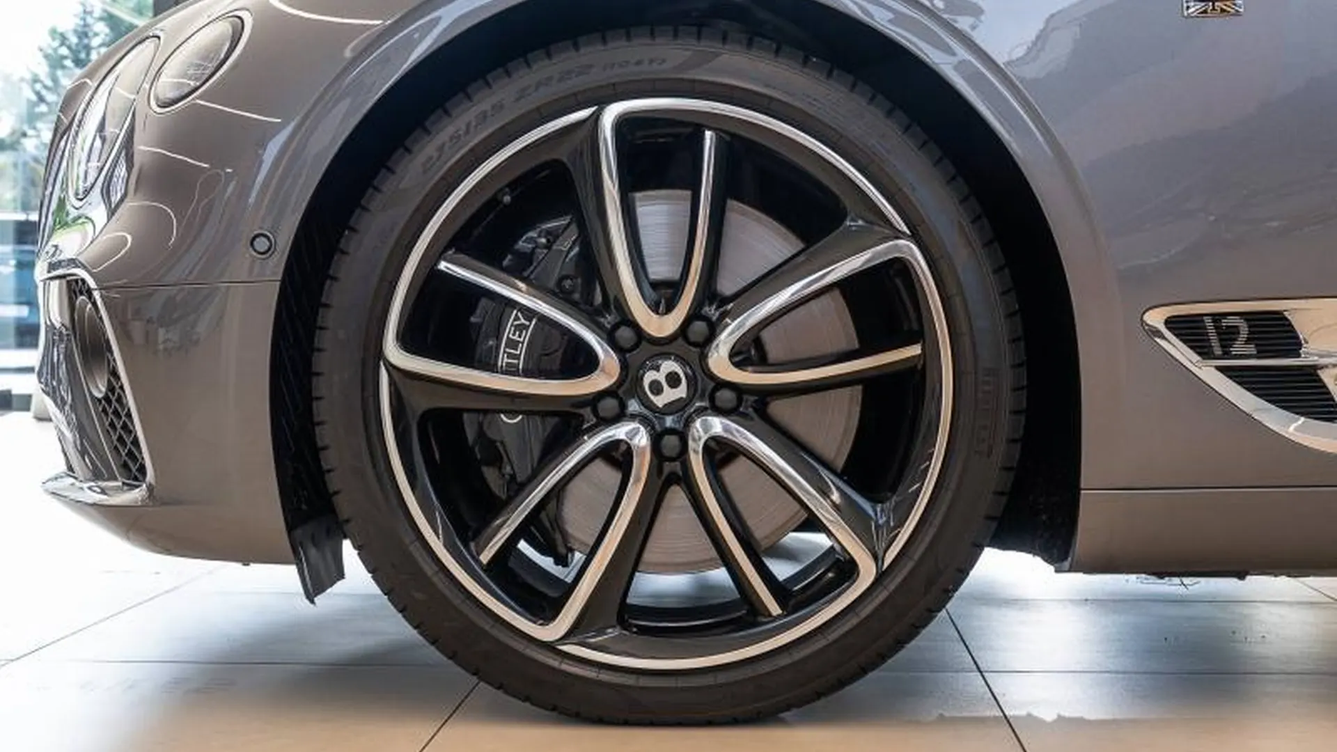 Bentley Continental — photo 10
