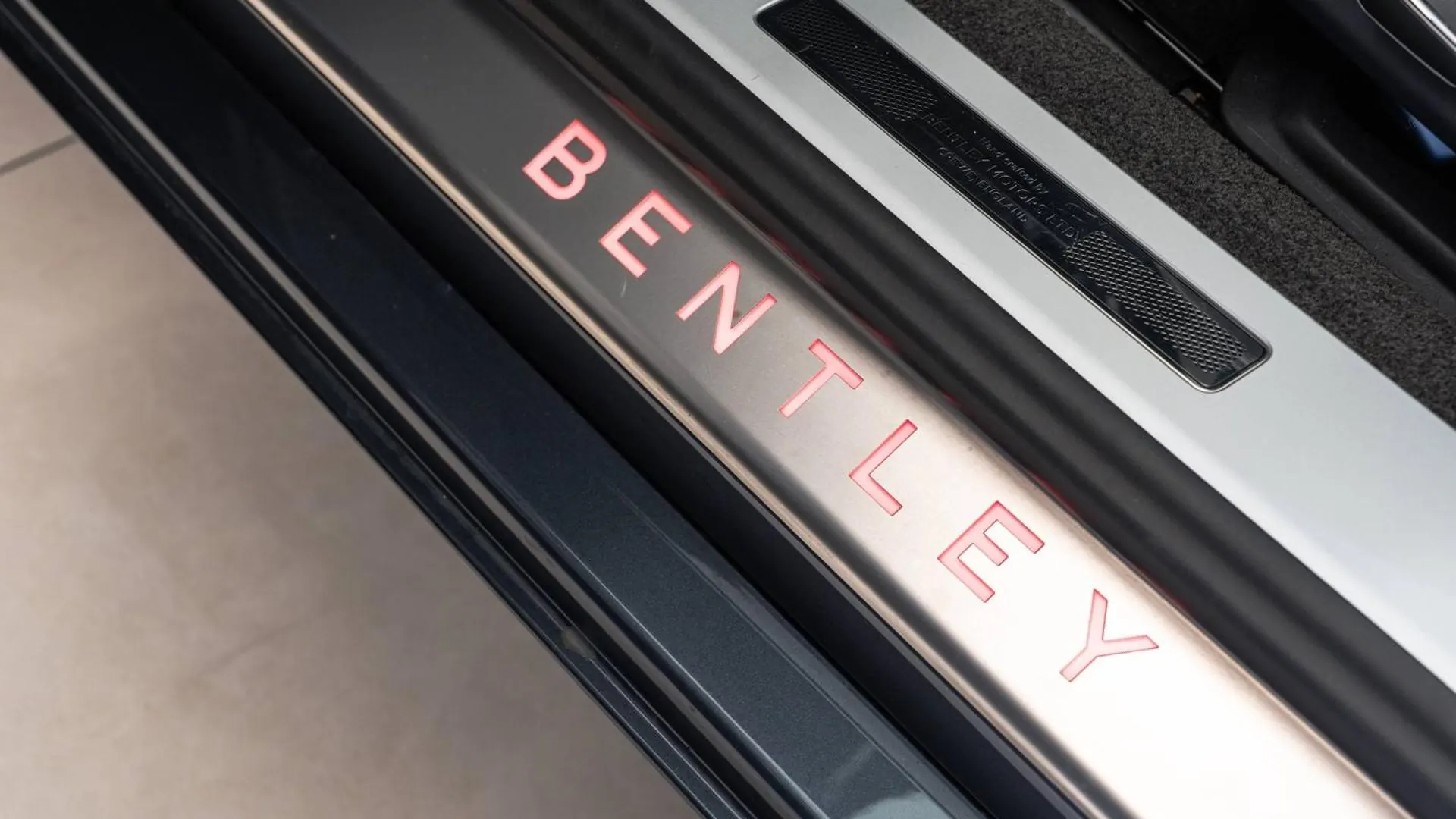 Bentley Continental — photo 19