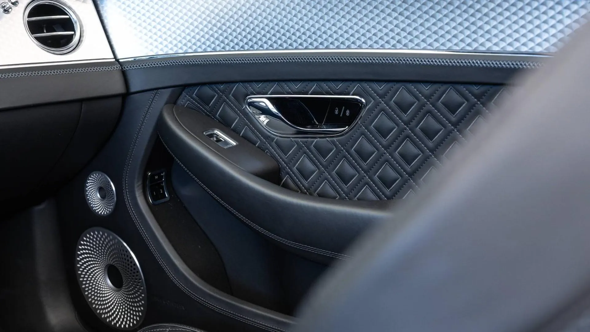 Bentley Continental — photo 32