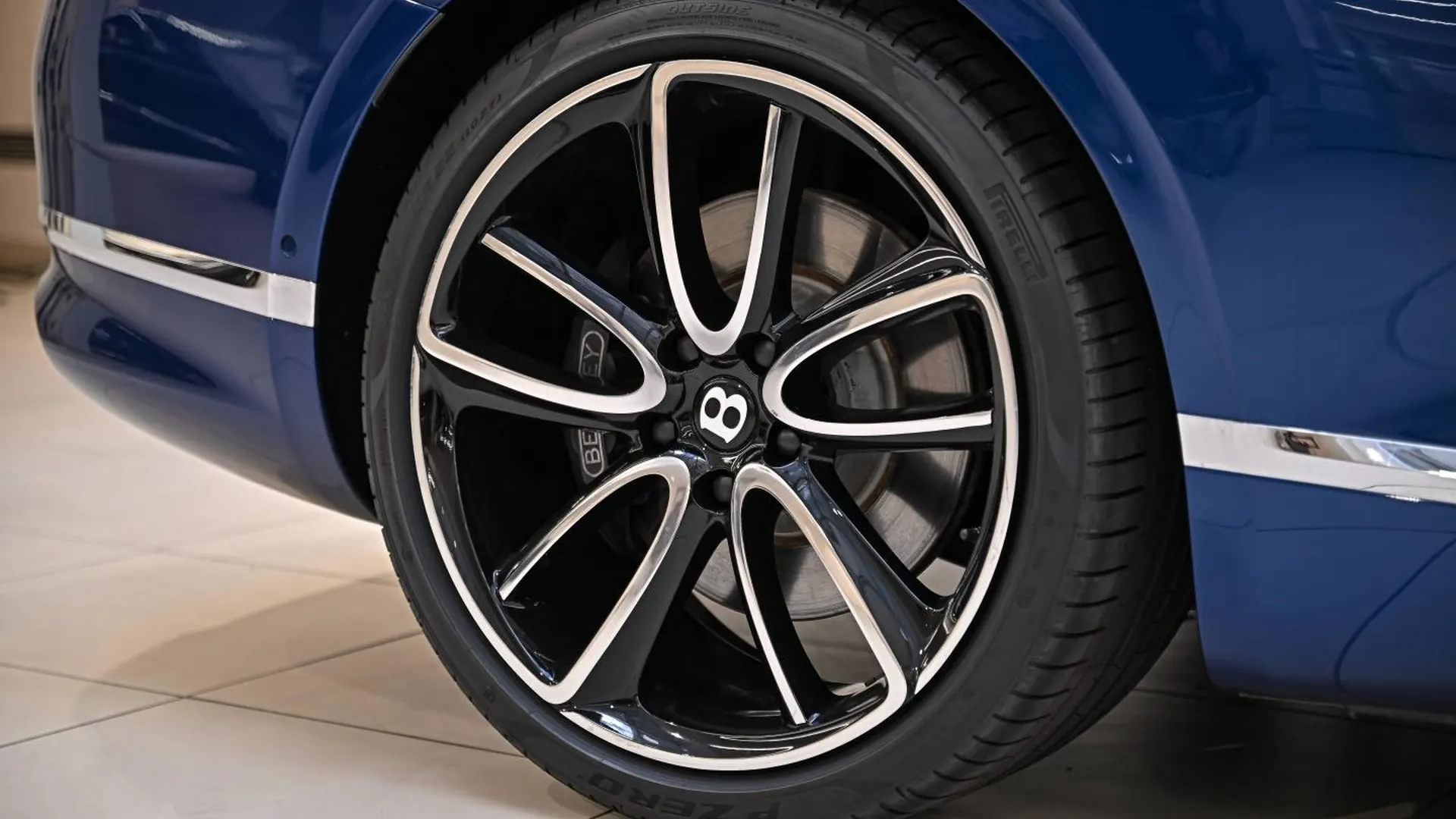 Bentley Continental — photo 10
