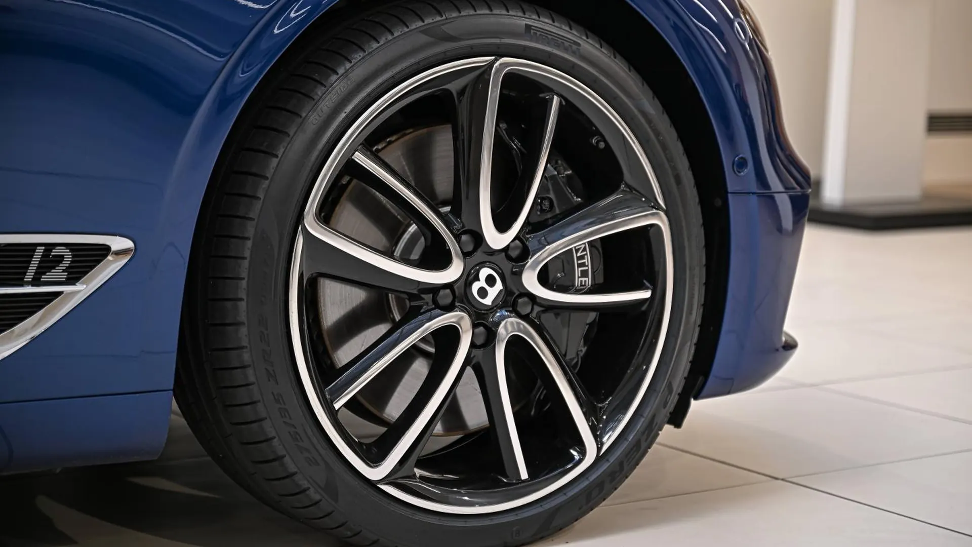 Bentley Continental — photo 9