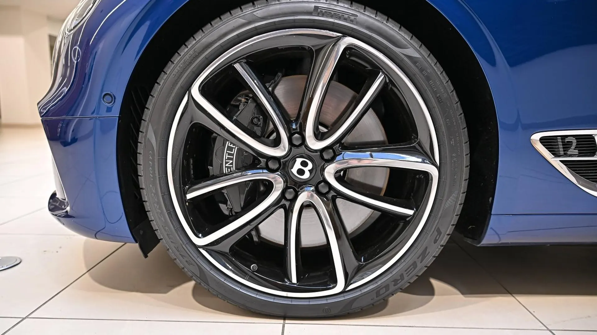 Bentley Continental — photo 11