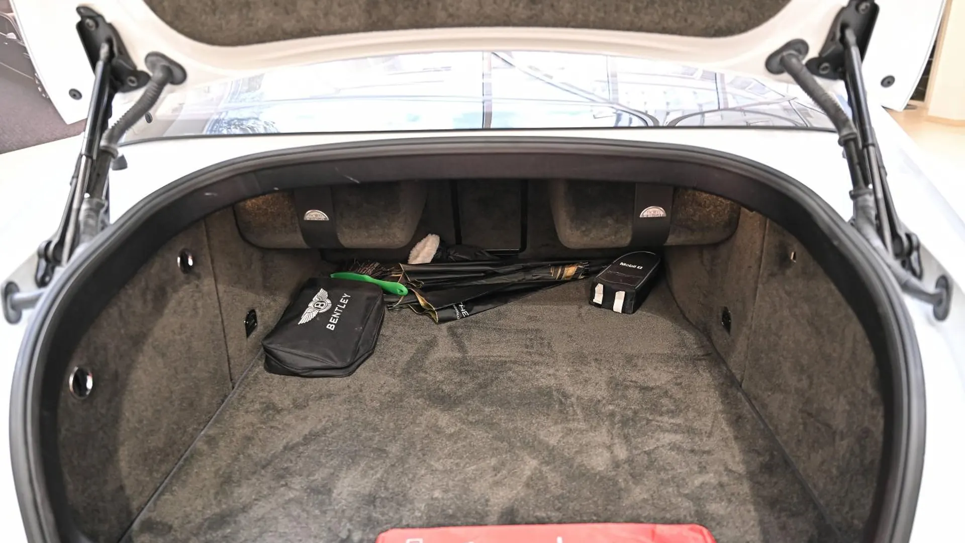 Bentley Flying Spur — photo 35