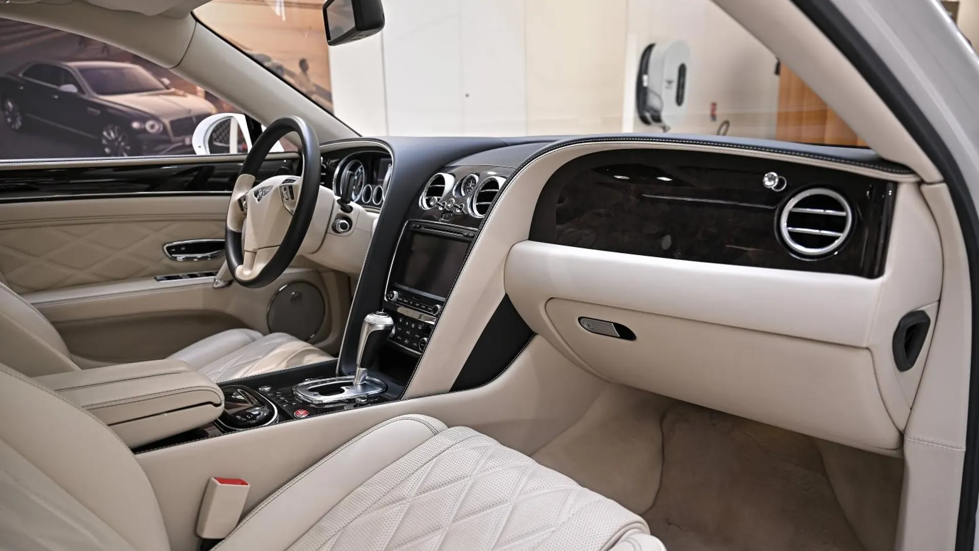 Bentley Flying Spur — photo 16