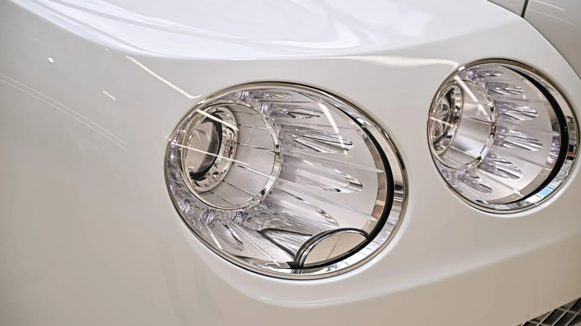 Bentley Flying Spur — photo 10