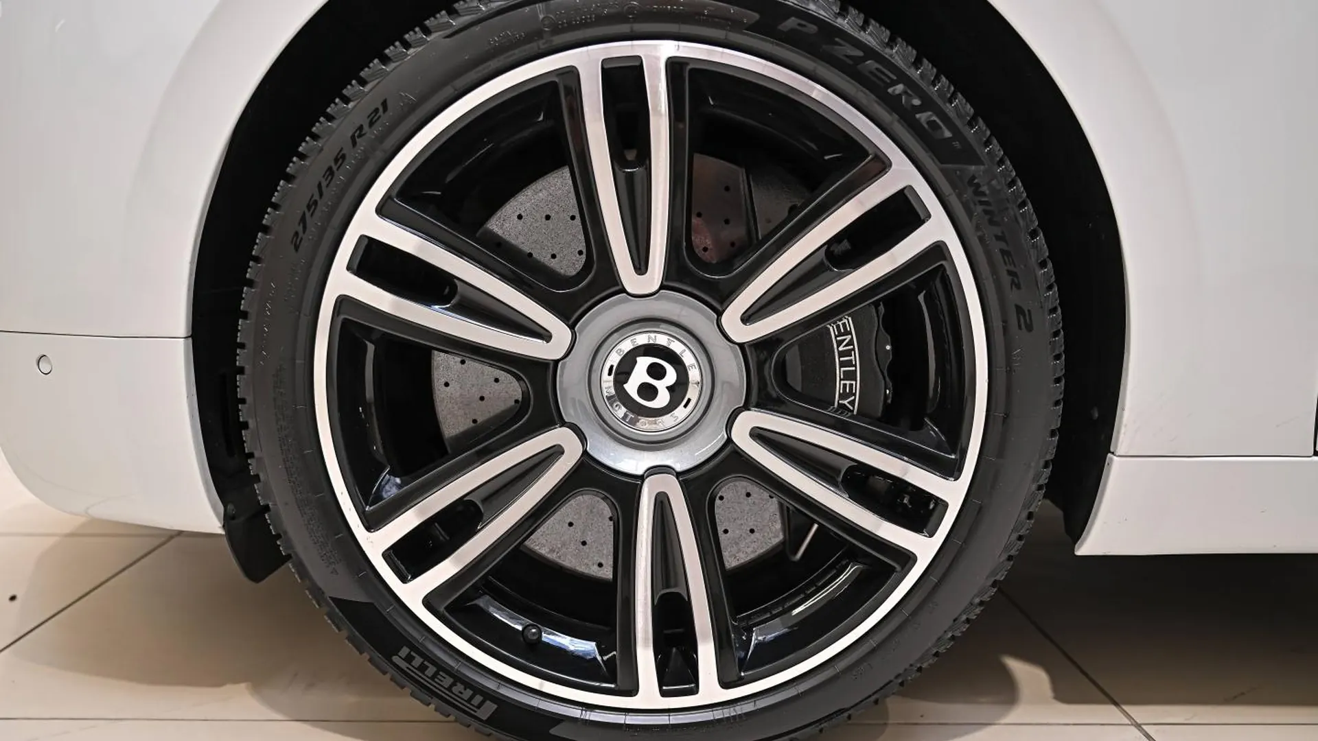Bentley Flying Spur — photo 9