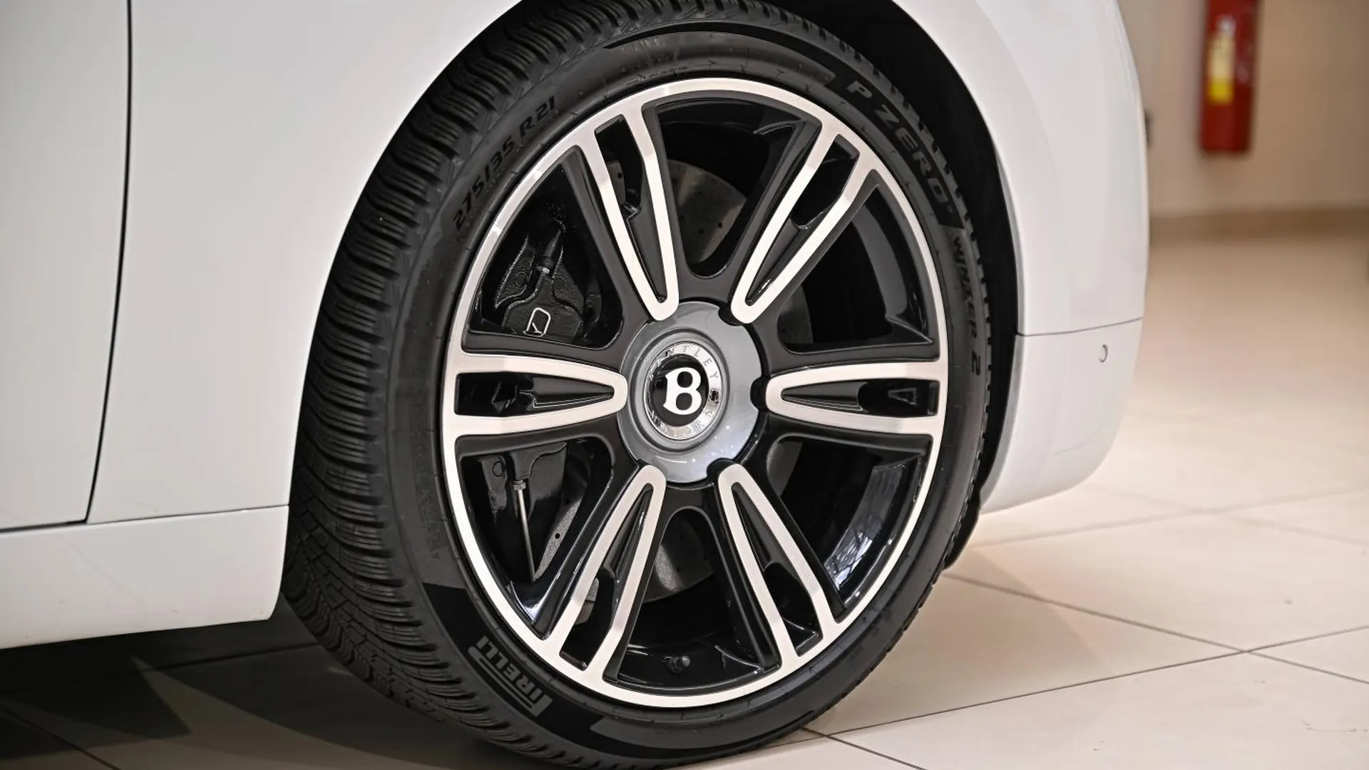 Bentley Flying Spur — photo 7