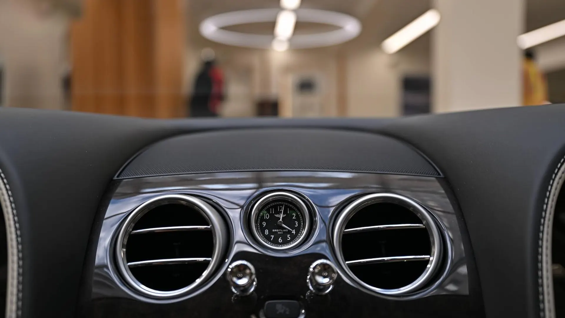 Bentley Flying Spur — photo 32