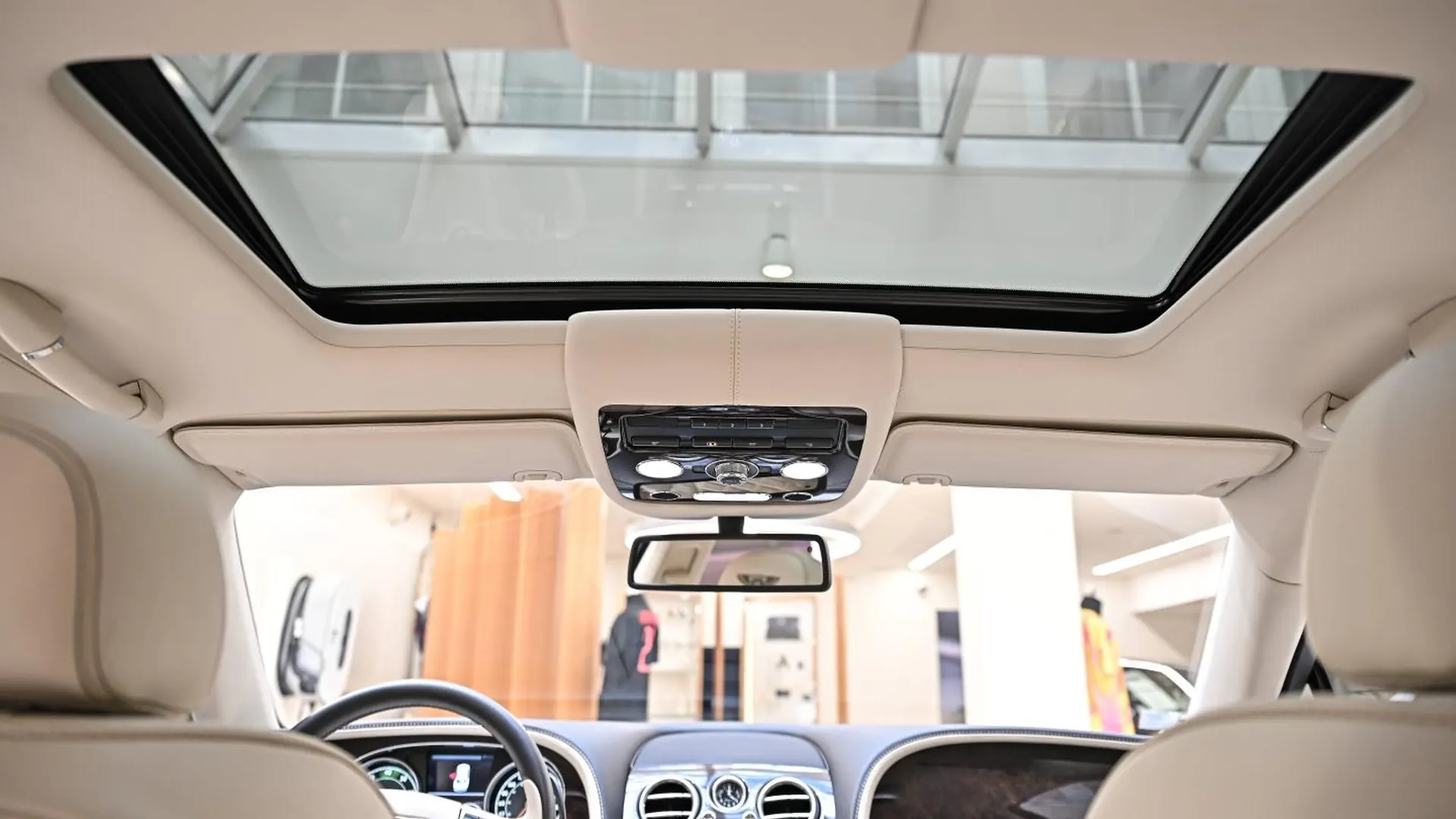 Bentley Flying Spur — photo 18