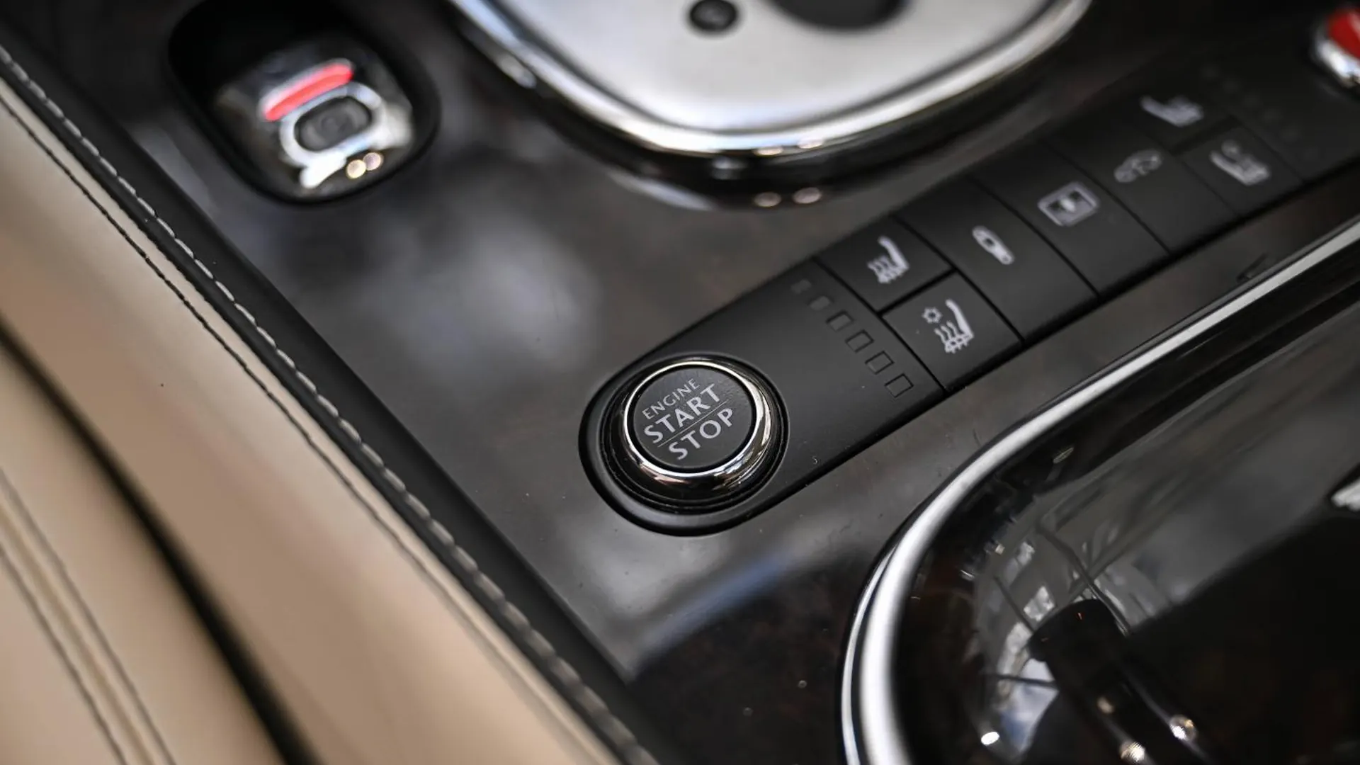 Bentley Flying Spur — photo 28