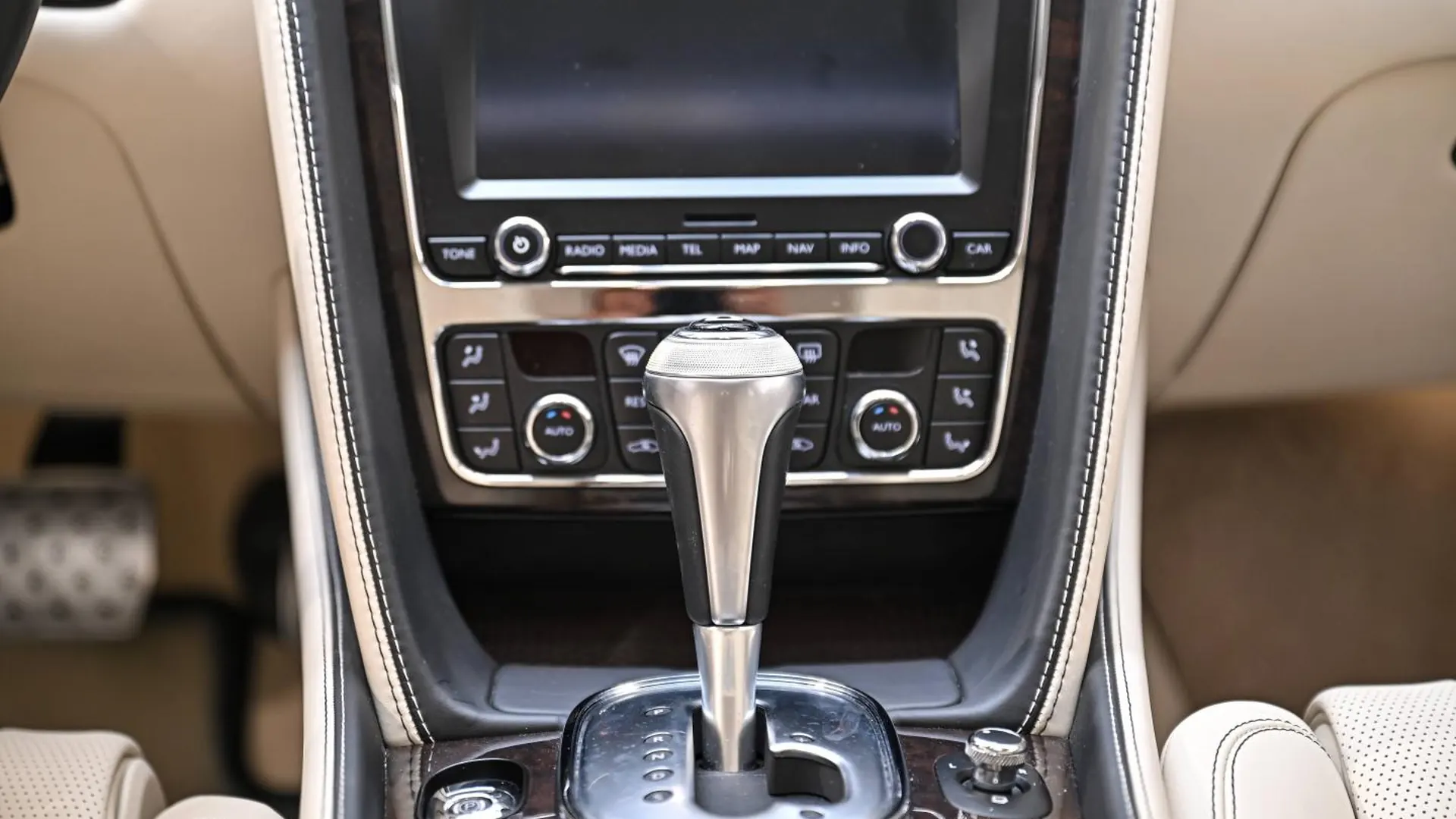 Bentley Flying Spur — photo 23