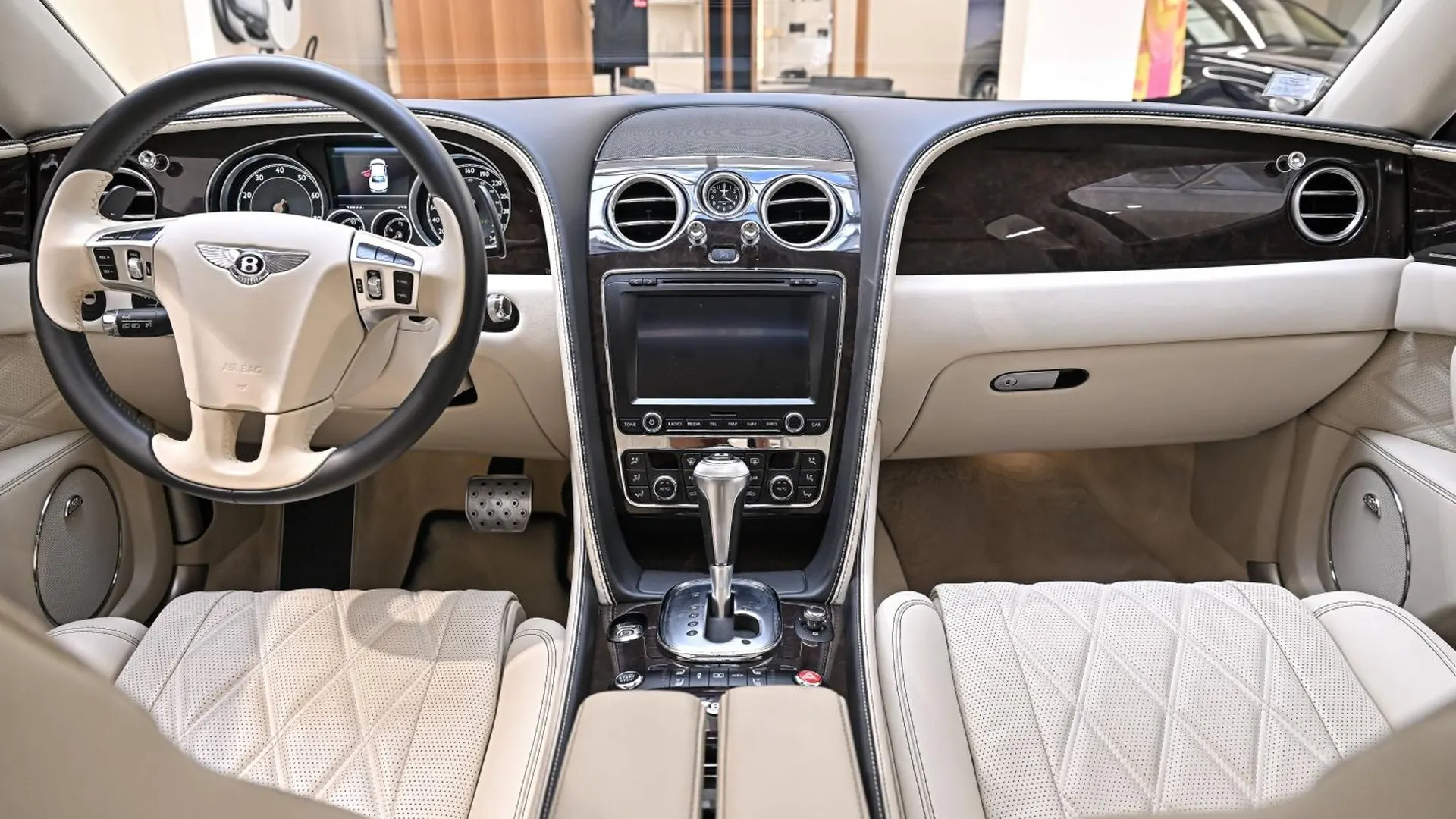 Bentley Flying Spur — photo 14