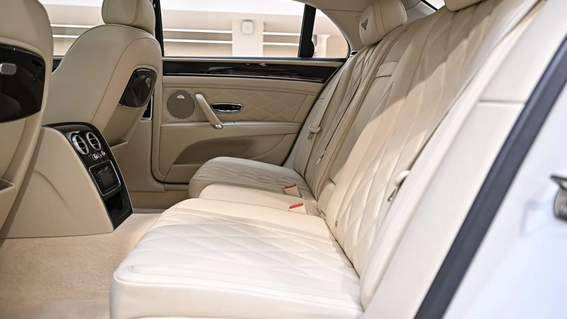 Bentley Flying Spur — photo 22
