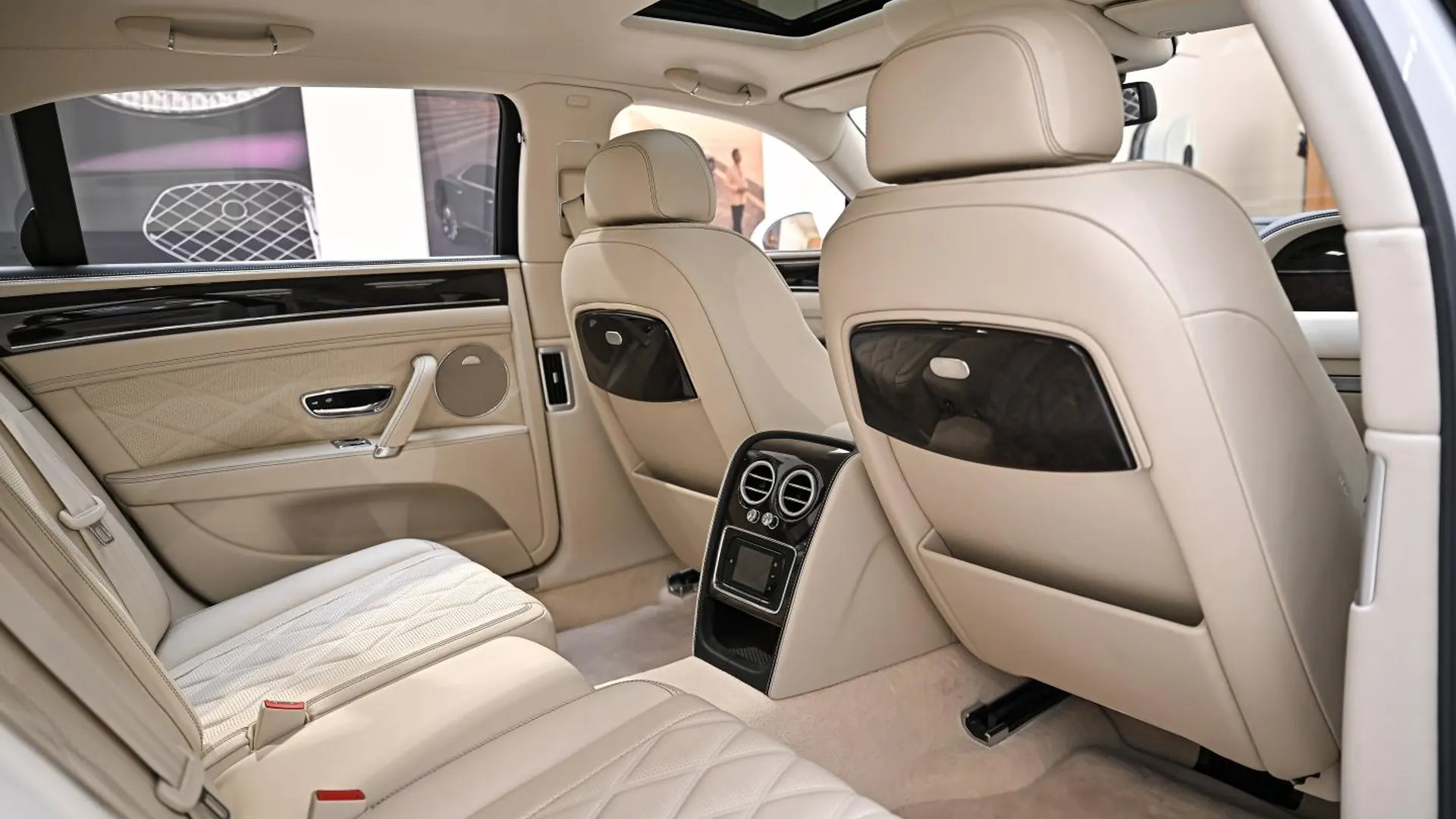 Bentley Flying Spur — photo 19