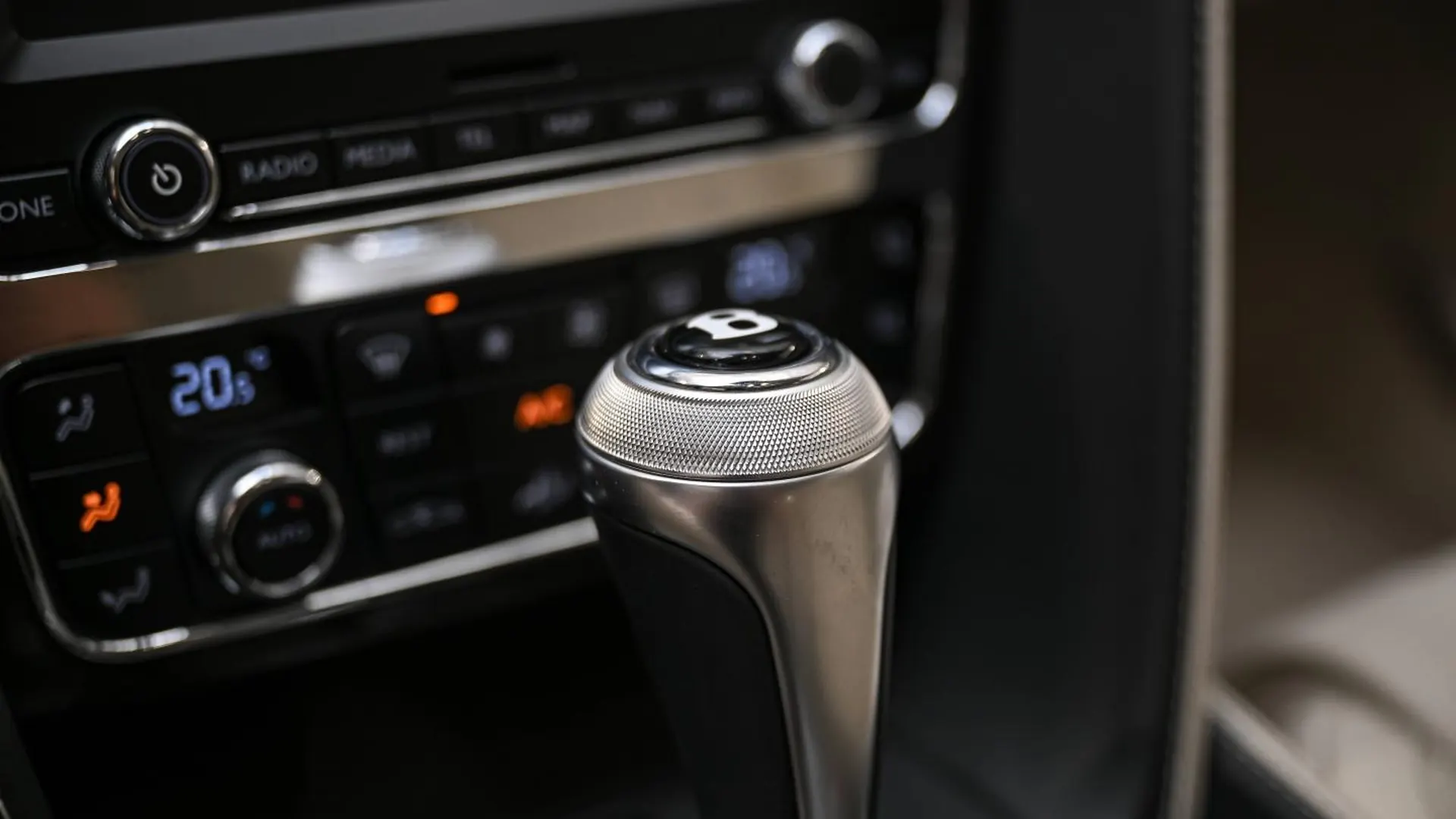 Bentley Flying Spur — photo 30