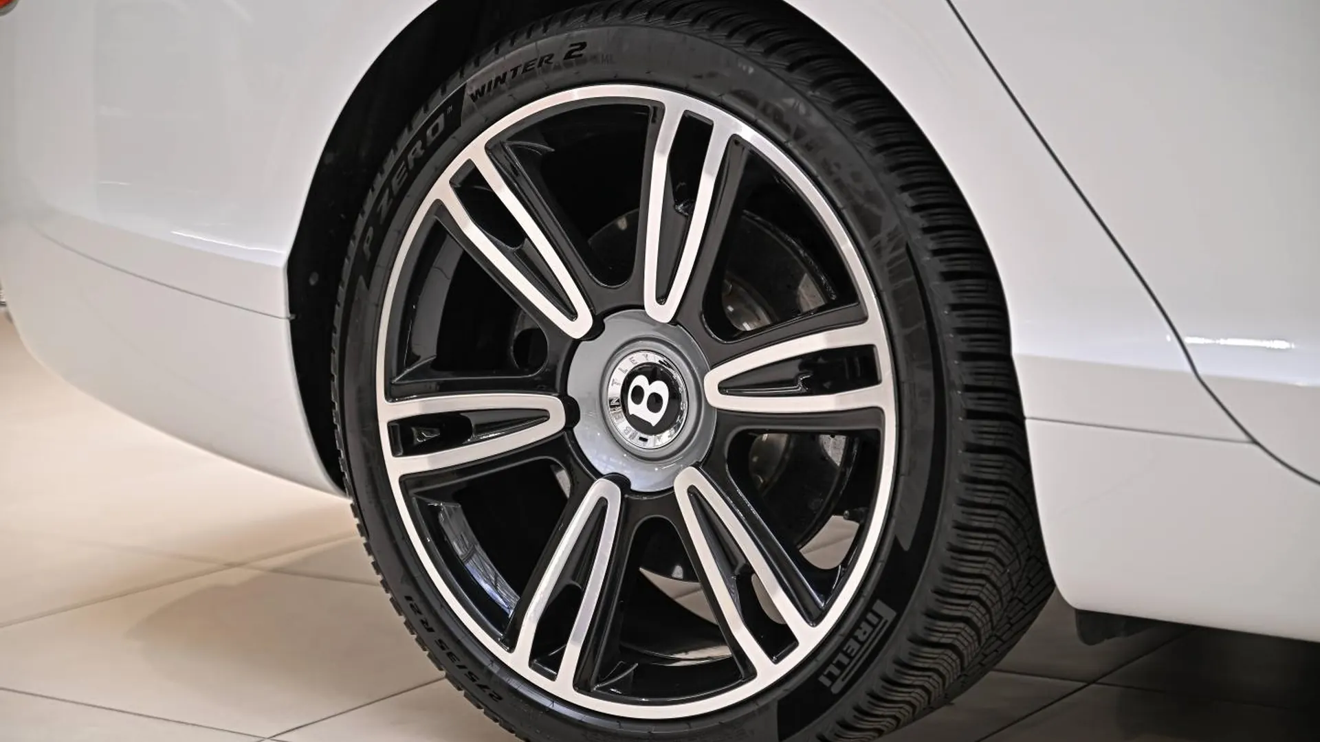 Bentley Flying Spur — photo 8