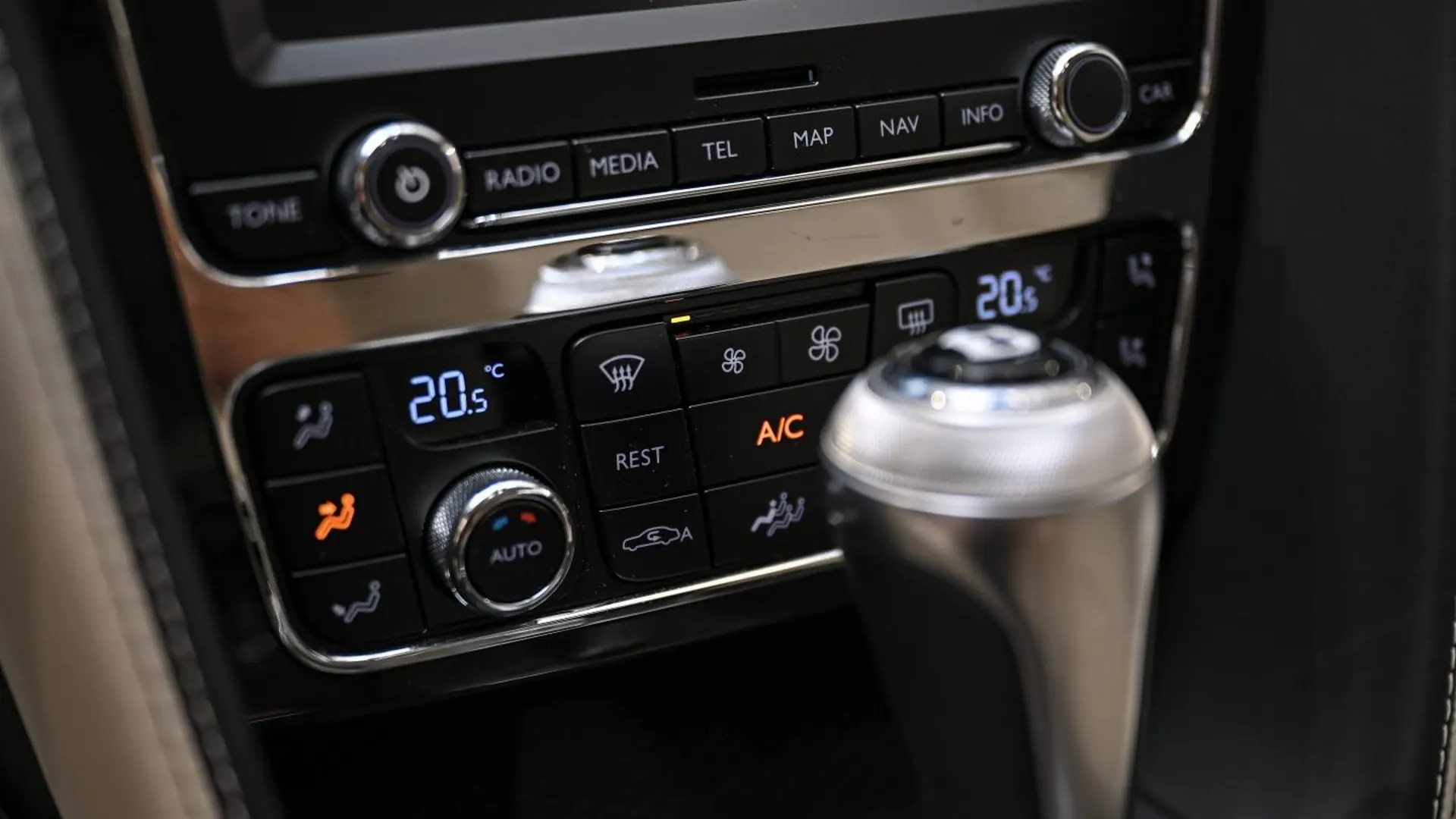 Bentley Flying Spur — photo 29