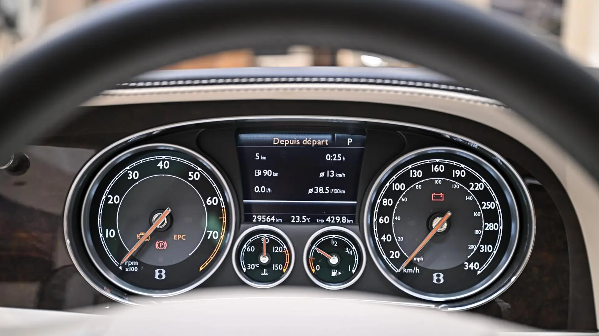 Bentley Flying Spur — photo 26