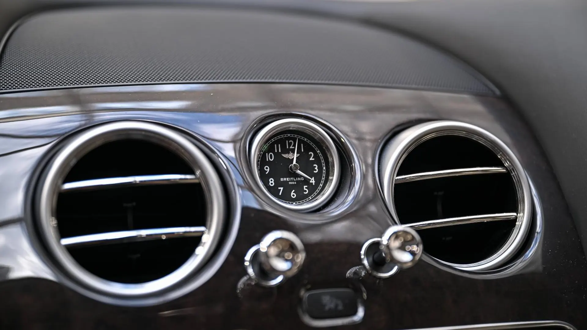 Bentley Flying Spur — photo 27
