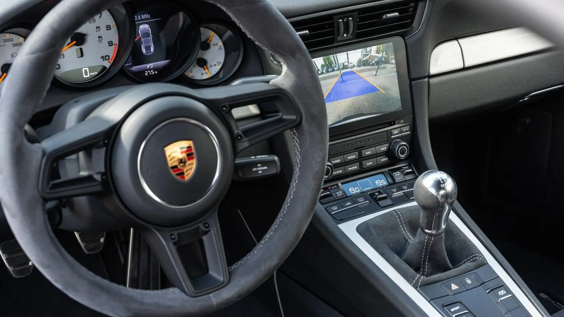 Porsche 911 Coupe — photo 6