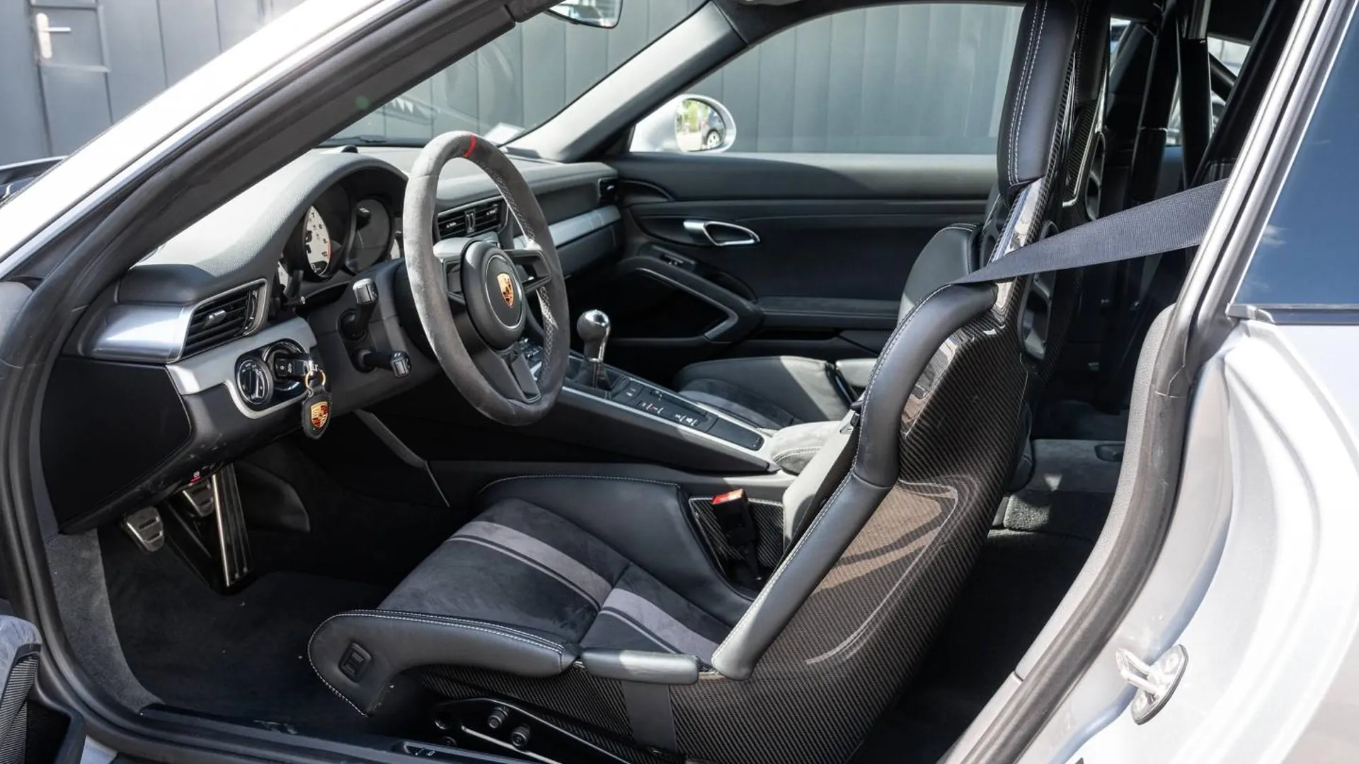 Porsche 911 Coupe — photo 10