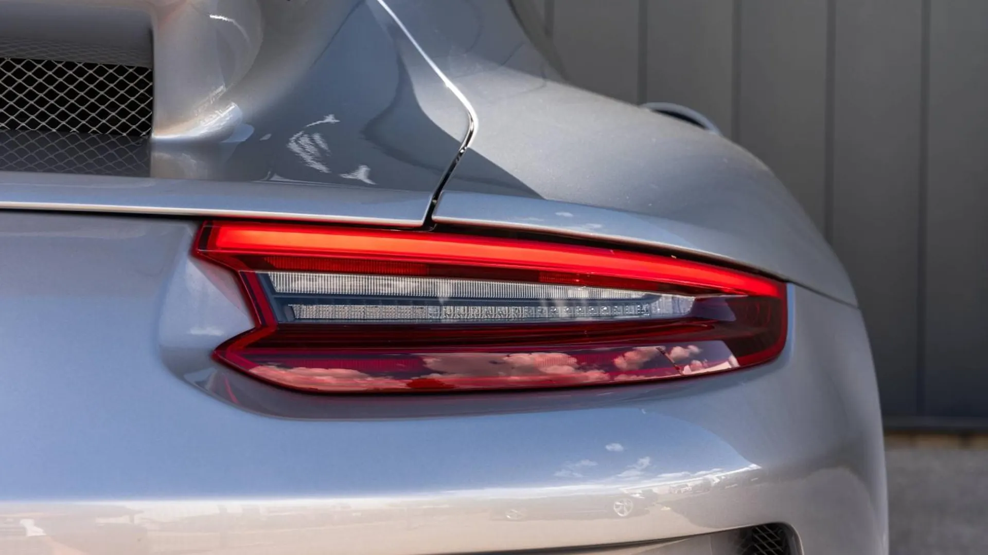 Porsche 911 Coupe — photo 29