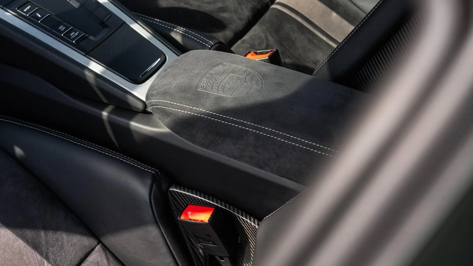 Porsche 911 Coupe — photo 12