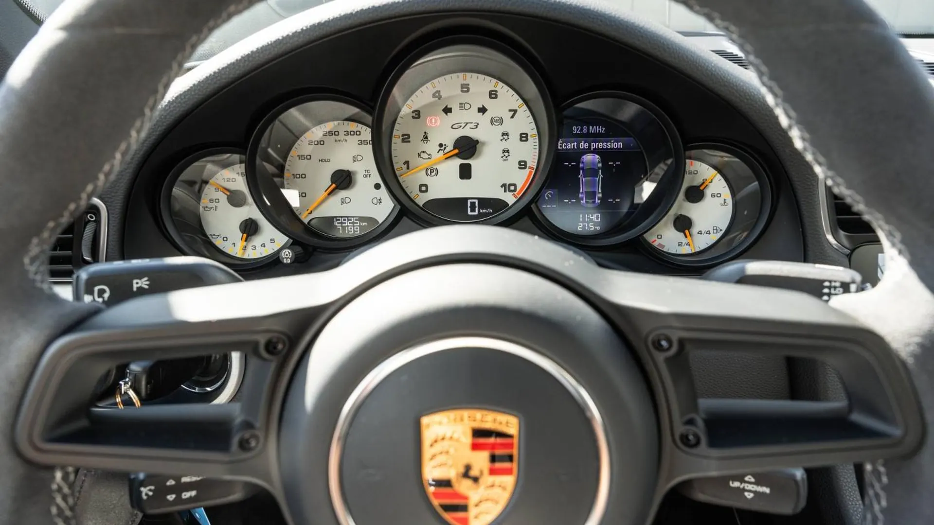 Porsche 911 Coupe — photo 21